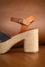 Load image into Gallery viewer, Nana Platform Sandals in Black