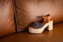 Load image into Gallery viewer, Nana Platform Sandals in Black