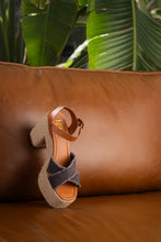 Load image into Gallery viewer, Nana Platform Sandals in Black
