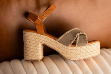 Load image into Gallery viewer, Nana Platform Sandals in Khaki