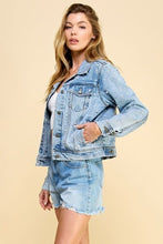 Load image into Gallery viewer, Veveret Button Up Pearl Detail Long Sleeve Denim Jacket