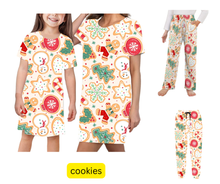 Load image into Gallery viewer, PREORDER:  joggers/ STRIAGHT LEG PANT CHRISTMAS PRINT 10.13.25

