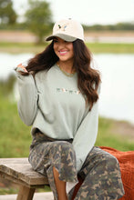 Load image into Gallery viewer, Ducks and Bows Embroidered Sweatshirt
