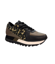 Load image into Gallery viewer, Geri Sneaker in Camo
