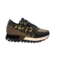 Load image into Gallery viewer, Geri Sneaker in Camo
