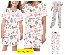 Load image into Gallery viewer, PREORDER:  joggers/ STRIAGHT LEG PANT CHRISTMAS PRINT 10.13.25

