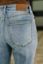Load image into Gallery viewer, Aubrey Mid Rise Boyfriend
