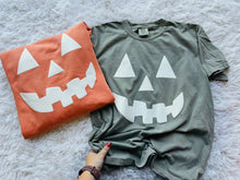 Load image into Gallery viewer, Pumpkin PUFF Face Graphic Tee - RTS
