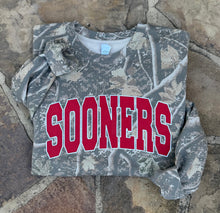 Load image into Gallery viewer, Custom Wooded Camo Sweatshirts
