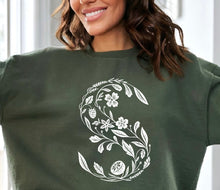 Load image into Gallery viewer, SWEATSHIRT scentsy floral S on front with logo on back
