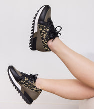 Load image into Gallery viewer, Geri Sneaker in Camo
