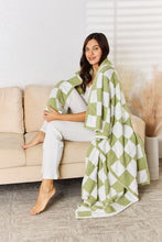 Load image into Gallery viewer, Cuddley Checkered Decorative Throw Blanket
