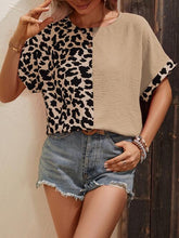 Load image into Gallery viewer, Leopard Contrast Round Neck Short Sleeve Top
